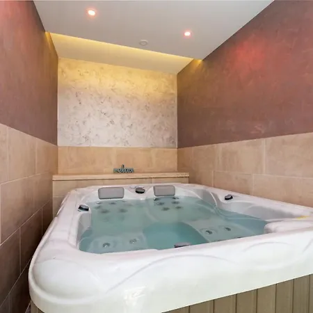 House 4 Season With Jacuzzi, Sauna And Bbq Holiday home *