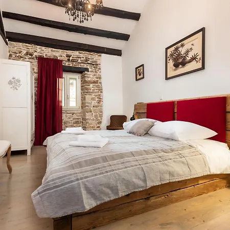Holiday home House 4 Season With Jacuzzi, Sauna And Bbq Pazin