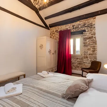 Holiday home House 4 Season With Jacuzzi, Sauna And Bbq Pazin